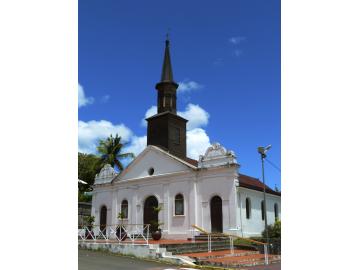 L'église St Thomas se situe face au ponton du Diamant, en plein centre de la ville.